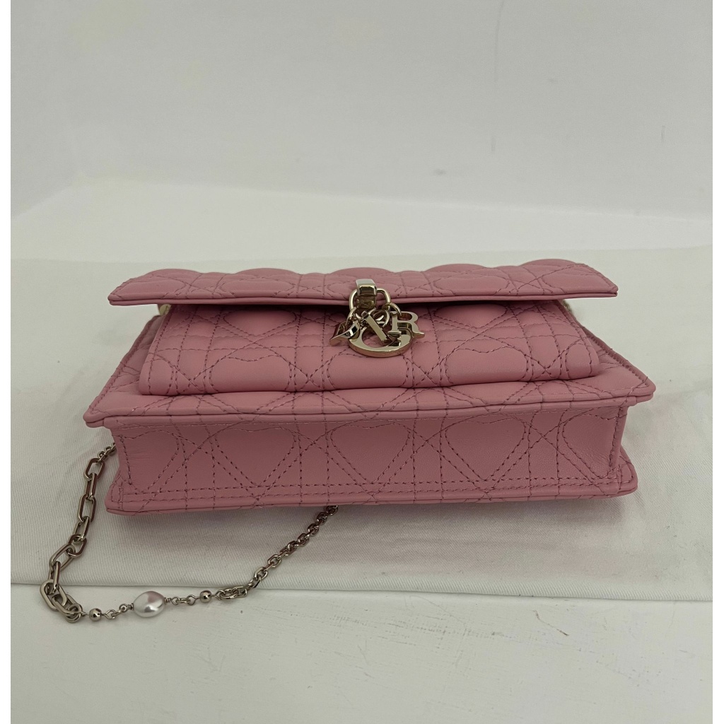 e62551b5-e0fb-4ea1-a588-6f722fecfac7